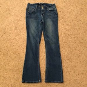 WALLFLOWER Luscious Curvy Fit bootcut jeans size 9 gently used in good cond.